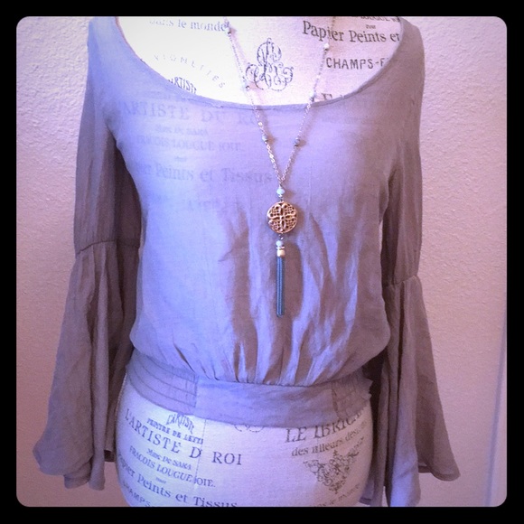 Beautiful sheer Rue 21 Vintage style . - Picture 1 of 7